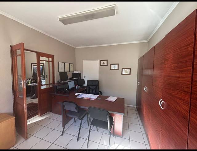 166M² OFFICE TO LET IN BO OAKDALE